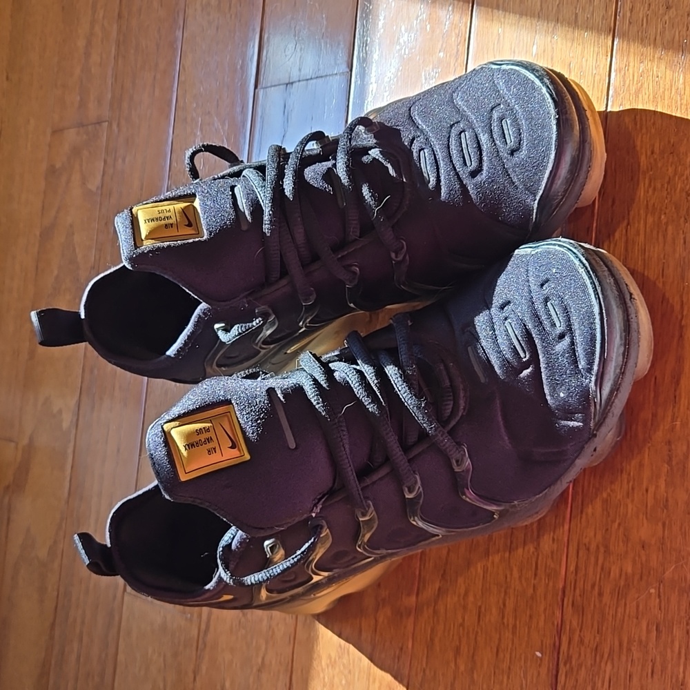 Nike Air Vapormax Plus Black & Gold - Picture 2 of 8